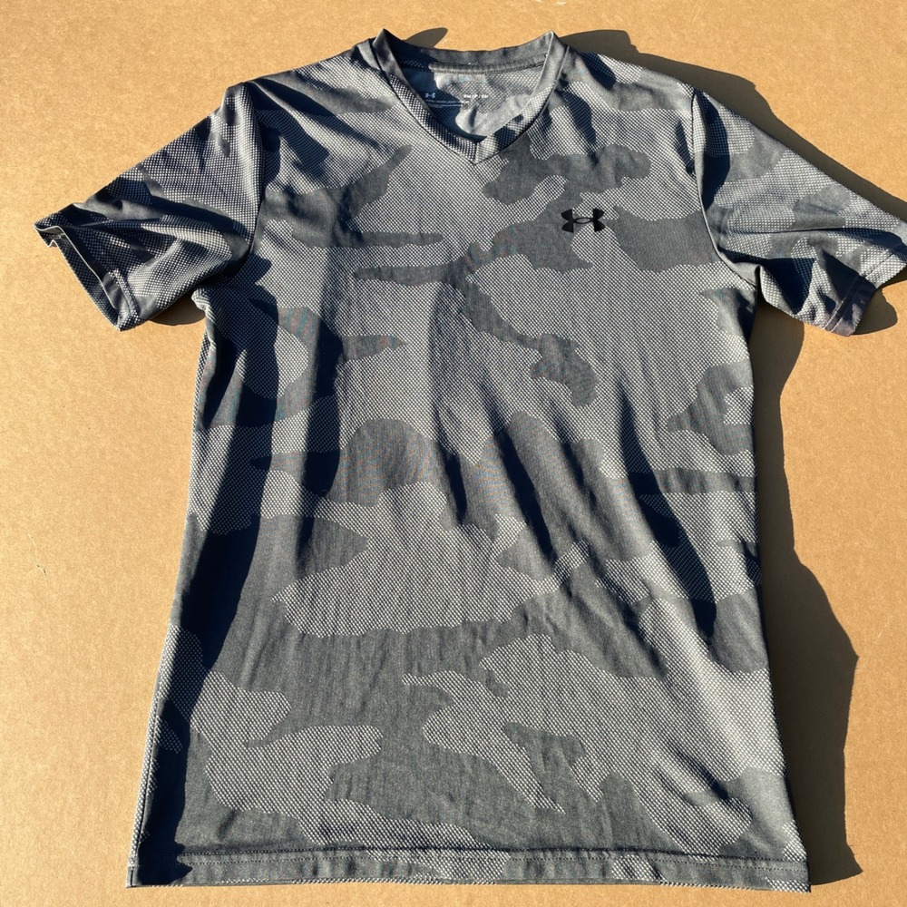 Under Armour V-Neck T-Shirt Mens Small Grey Camo Gym Athletic Short Sleeves
